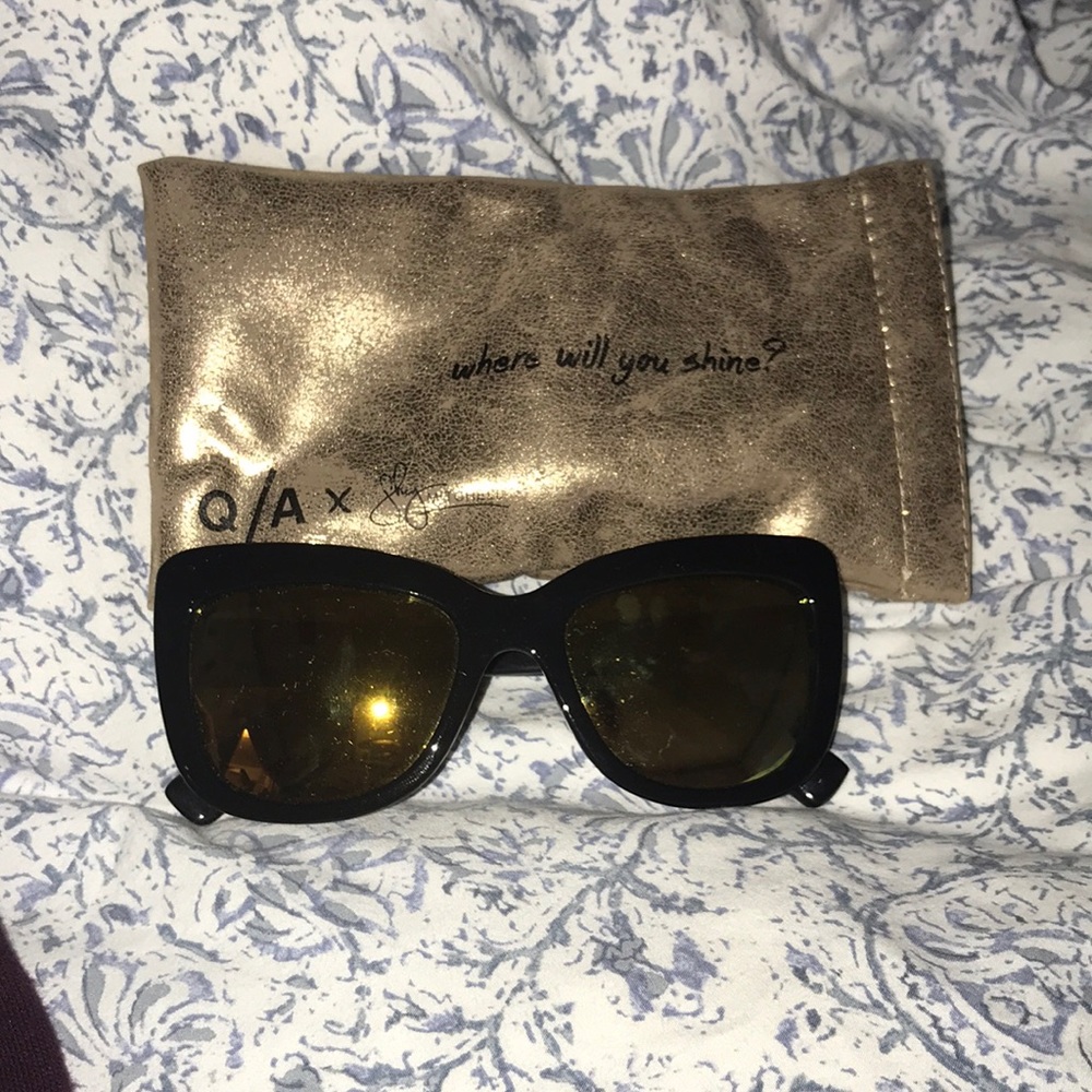 QUAY sunglasses w yellow reflective